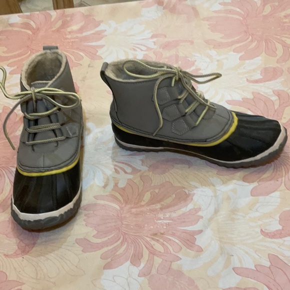 JBU waterproof gray and black chunky boots, size 7. - Picture 6 of 6